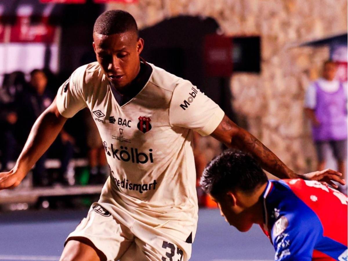 ¡Escándalo en el Alajuelense! Periodista revela supuesto acoso de futbolista a nutricionista