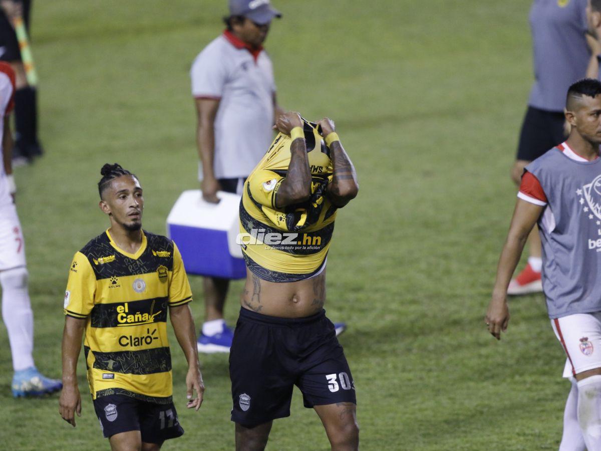 No se vio en TV: La bronca de Carlos Small, tristeza en Real España, locura de Rony Martínez y las hermosas policías en el Olímpico