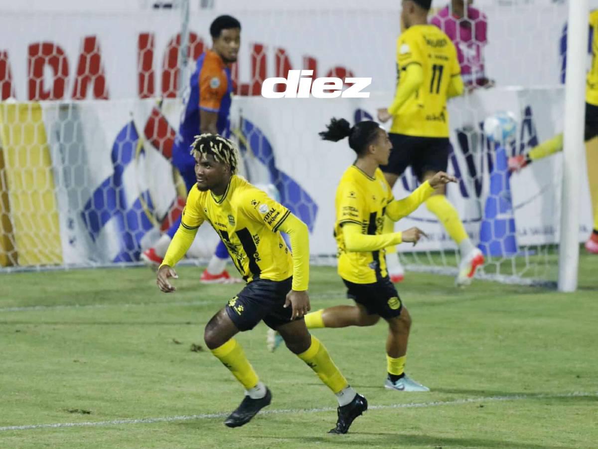 Afronit Tatum celebrando su gol frente a los Lobos UPNFM.