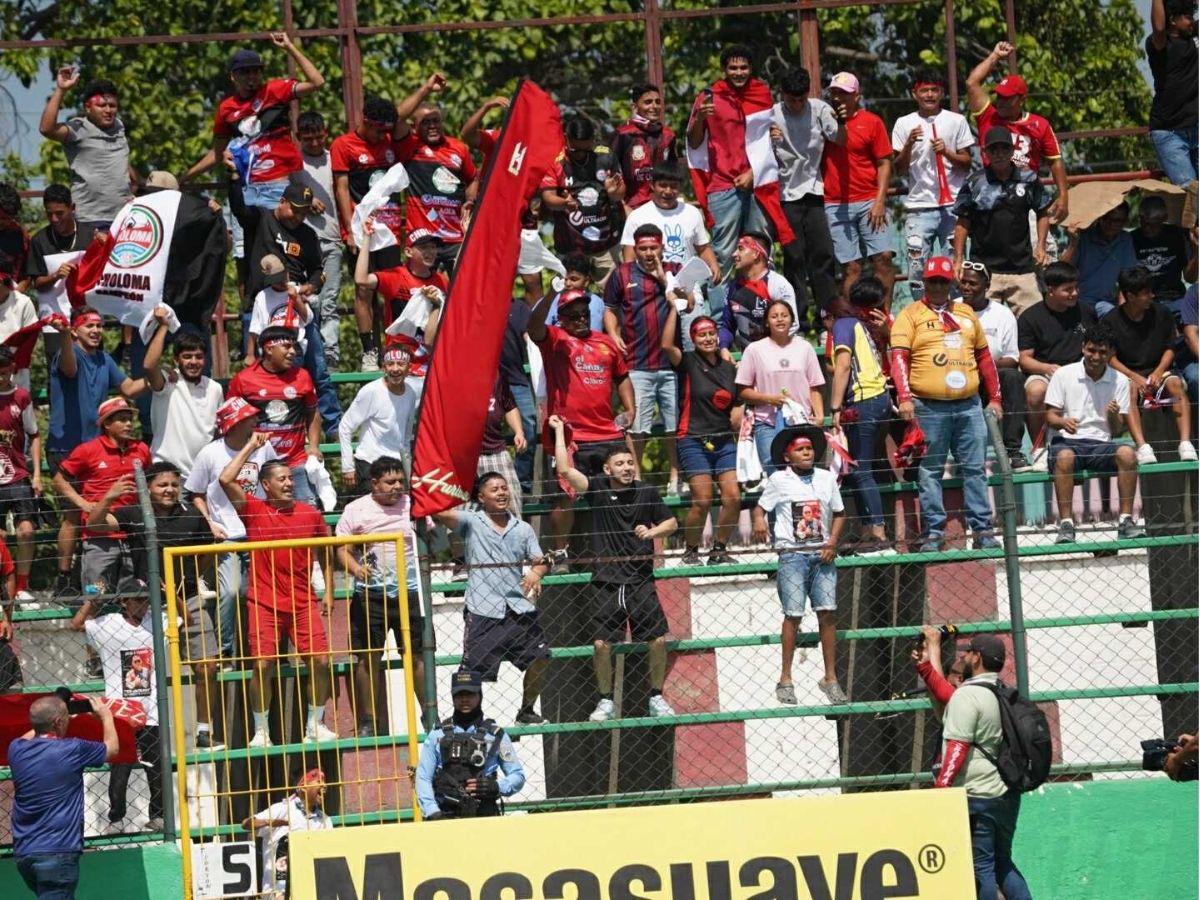 Bella chica causa furor en el Choloma vs Independiente, los famosos de la finalísima y la zarca que robó miradas