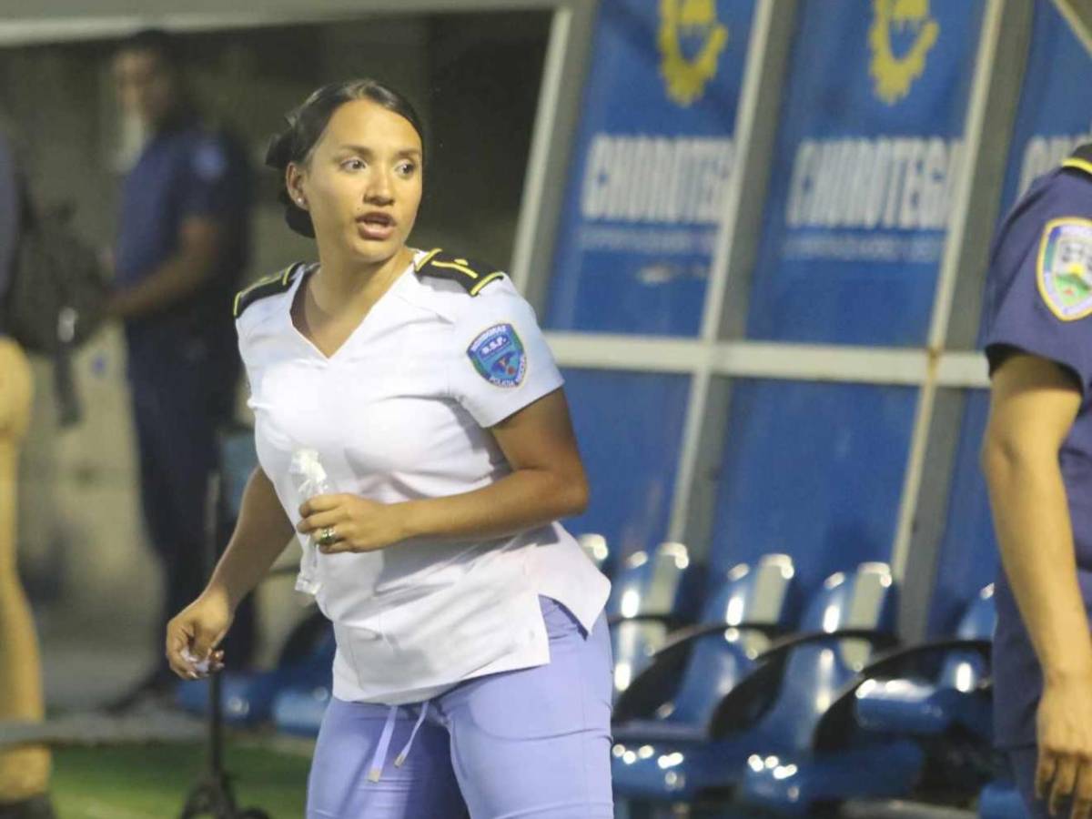 Mujer policía causa furor, promesa de Olimpia sorprende y Benguché responde insulto en el estadio Rubén Deras