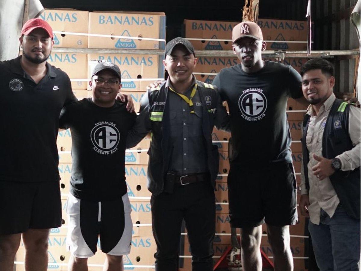 Para ponerse de pie: Fundación de Alberth Elis sorprende con donación a catrachos de cuatro ciudades de Honduras