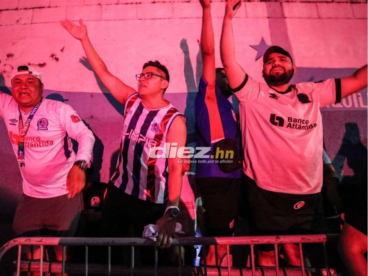 Descomunal show de la Ultra Fiel: así es el infierno que le preparó la afición de Olimpia al Antigua por Copa Centroamericana