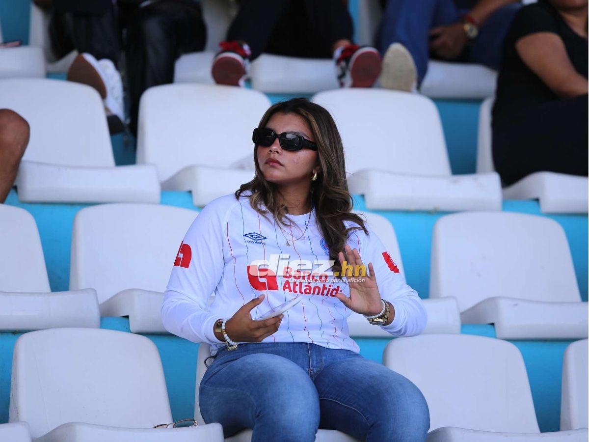 ¿Quién era la chica del Iphone? Las hermosas damas que causaron furor en la previa del derbi Olimpia vs Motagua