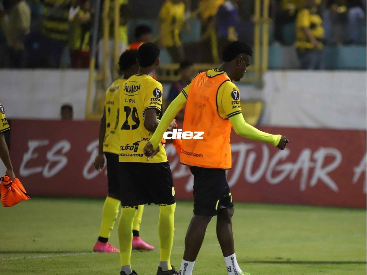 Amargura en Real España, el impresionante tifo, curioso beso que nadie vio y la locura de los hinchas del Xelajú