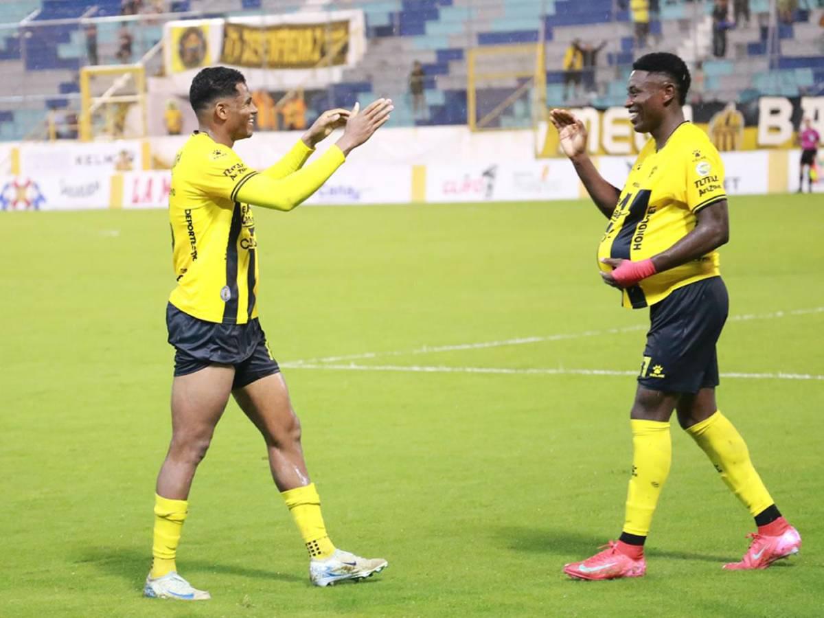 La polémica jugada de Olimpia que reclama Patón, diluvios en los estadios y las bellas modelos que se mojaron en Choluteca