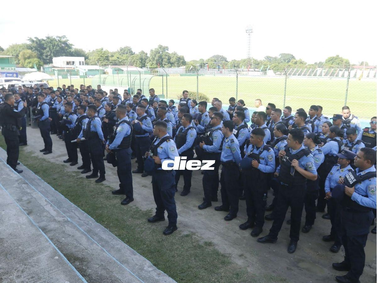 Aficionados de Olimpia sorprenden con motos curiosas, las bellas cipotas de Choloma y blindaje total al Rubén Deras