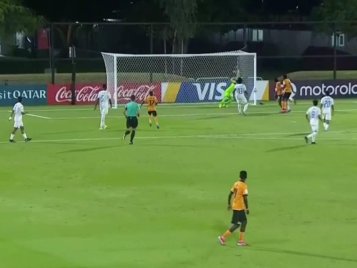 Momento del primer gol de Zambia frente a Honduras. Foto captura.