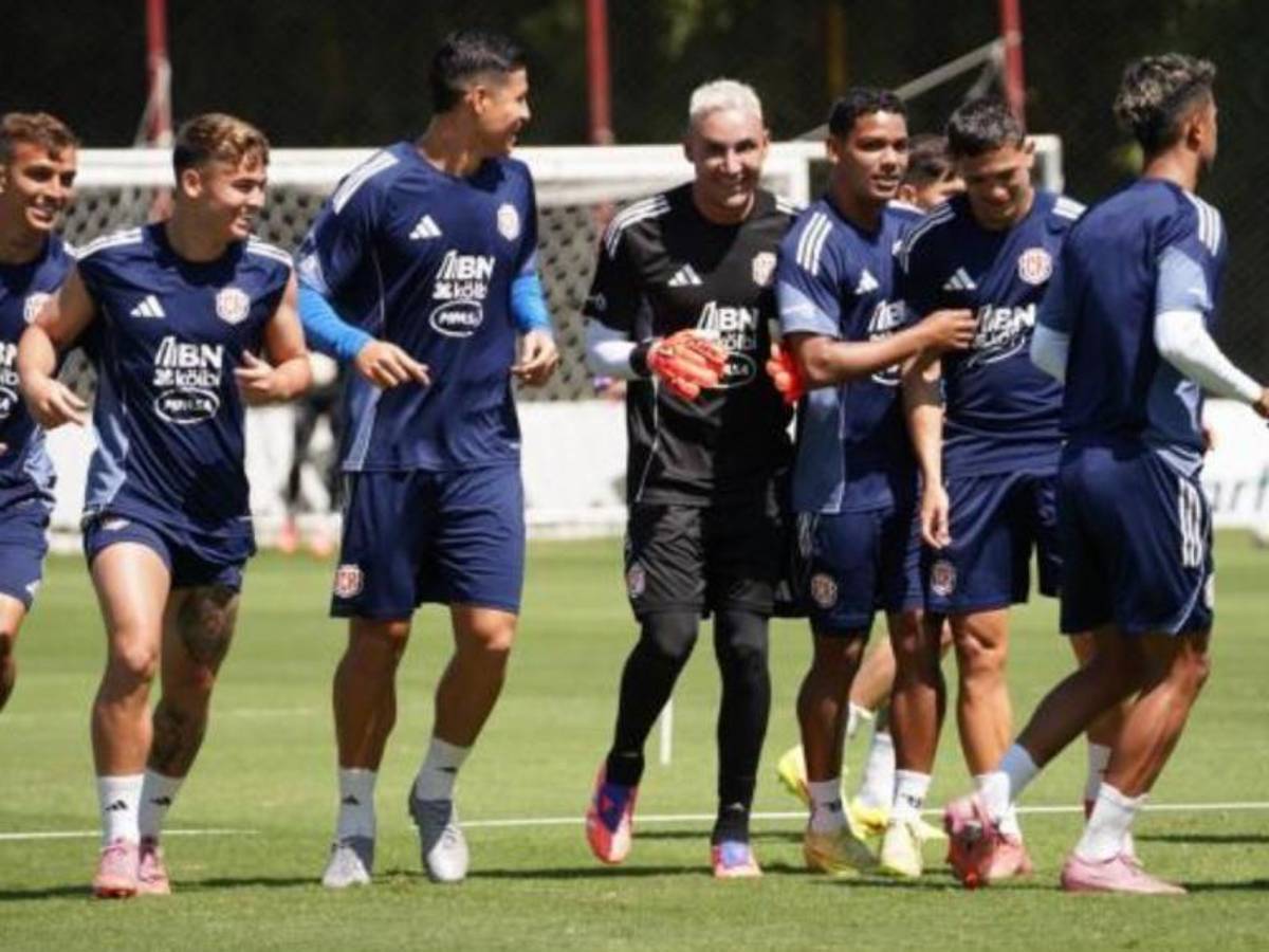 Entre bromas y risas; futbolista lastimado: así fue el último entreno de Costa Rica previo a la batalla ante Honduras