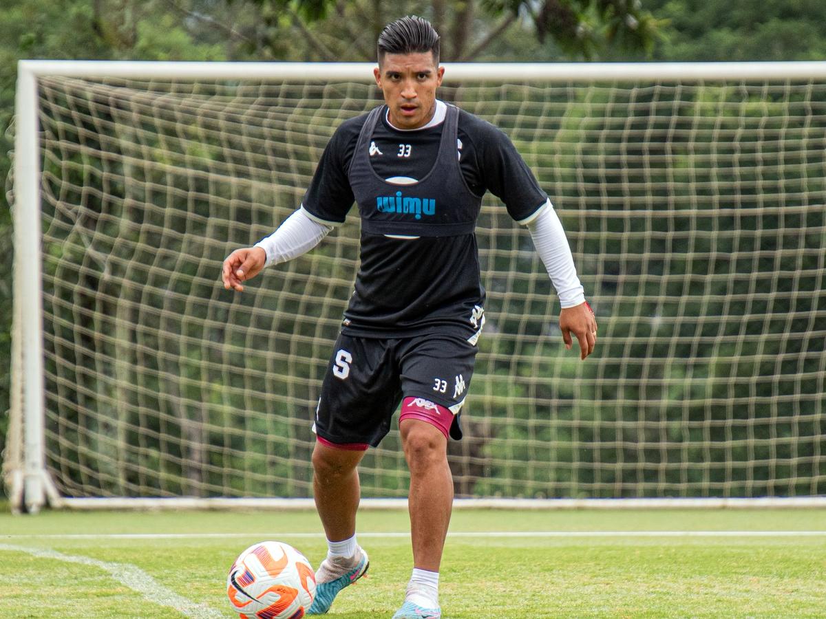 Se estrenaría en Honduras: ¿Por qué el hondureño Michaell Chirinos no ha debutado con el Saprissa de Costa Rica?