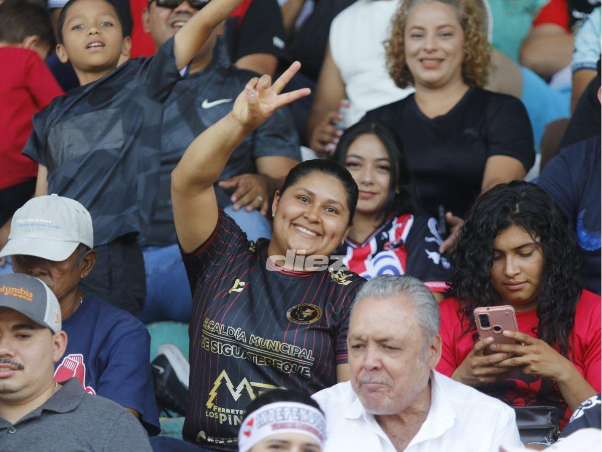 ¿Quién es la bella fotógrafa? Amargura del Independiente, llenazo en Siguatepeque, las 'creídas' y fiesta en el Choloma