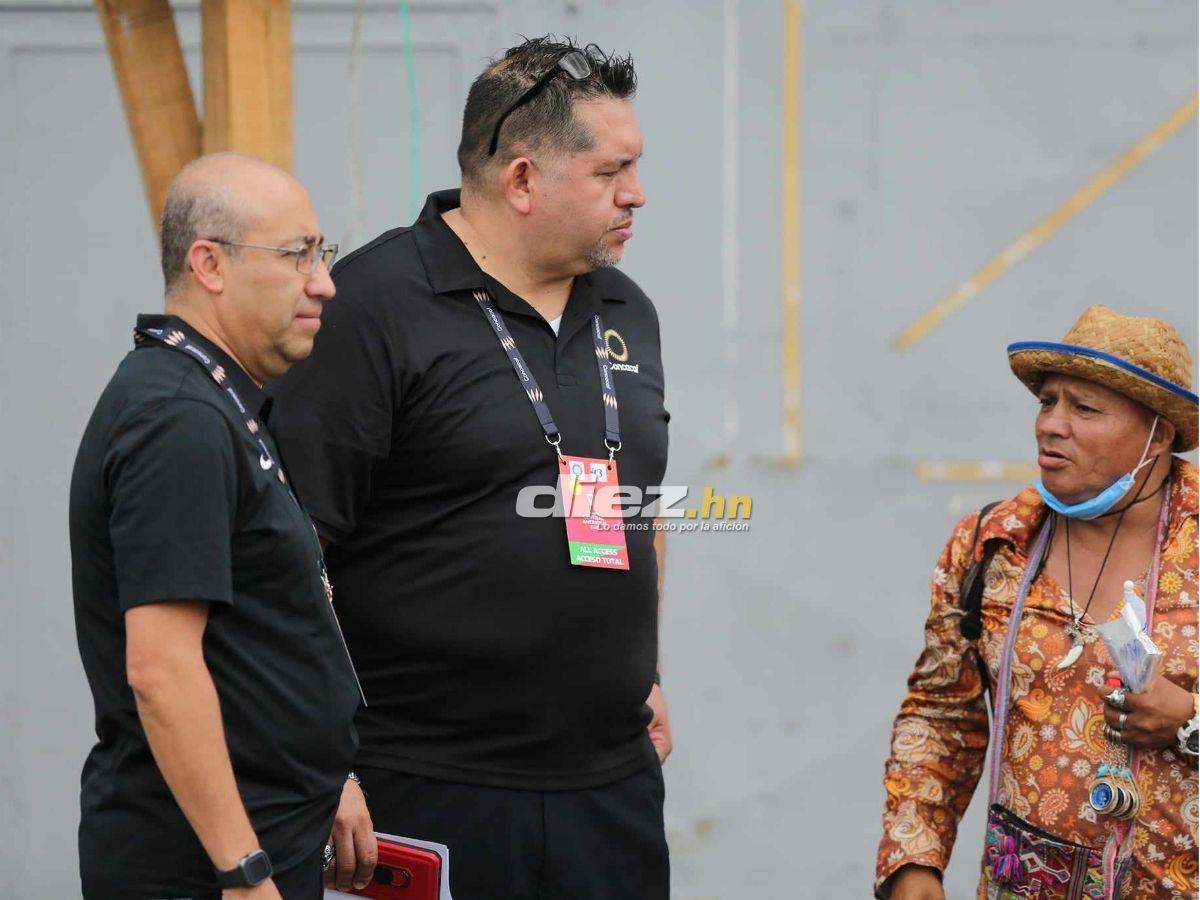 Chica de bolso rosado cautiva, las lindas hinchas del Motagua en el Nacional y novia de Auzmendi se hizo presente