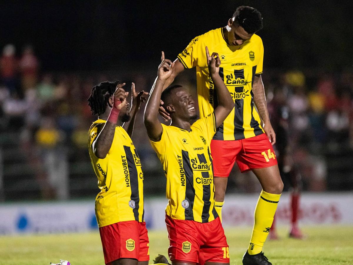 Real España, de idilio con los triunfos: Golearon a domicilio al CD Choloma y pelea el liderato del Apertura 2025