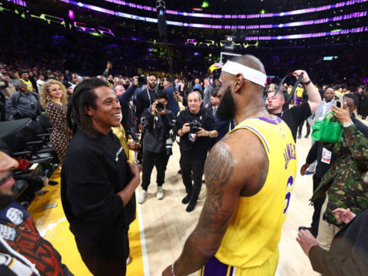 Las celebridades y leyendas  que no se perdieron el récord de LeBron James como el máximo anotador en la historia de la NBA