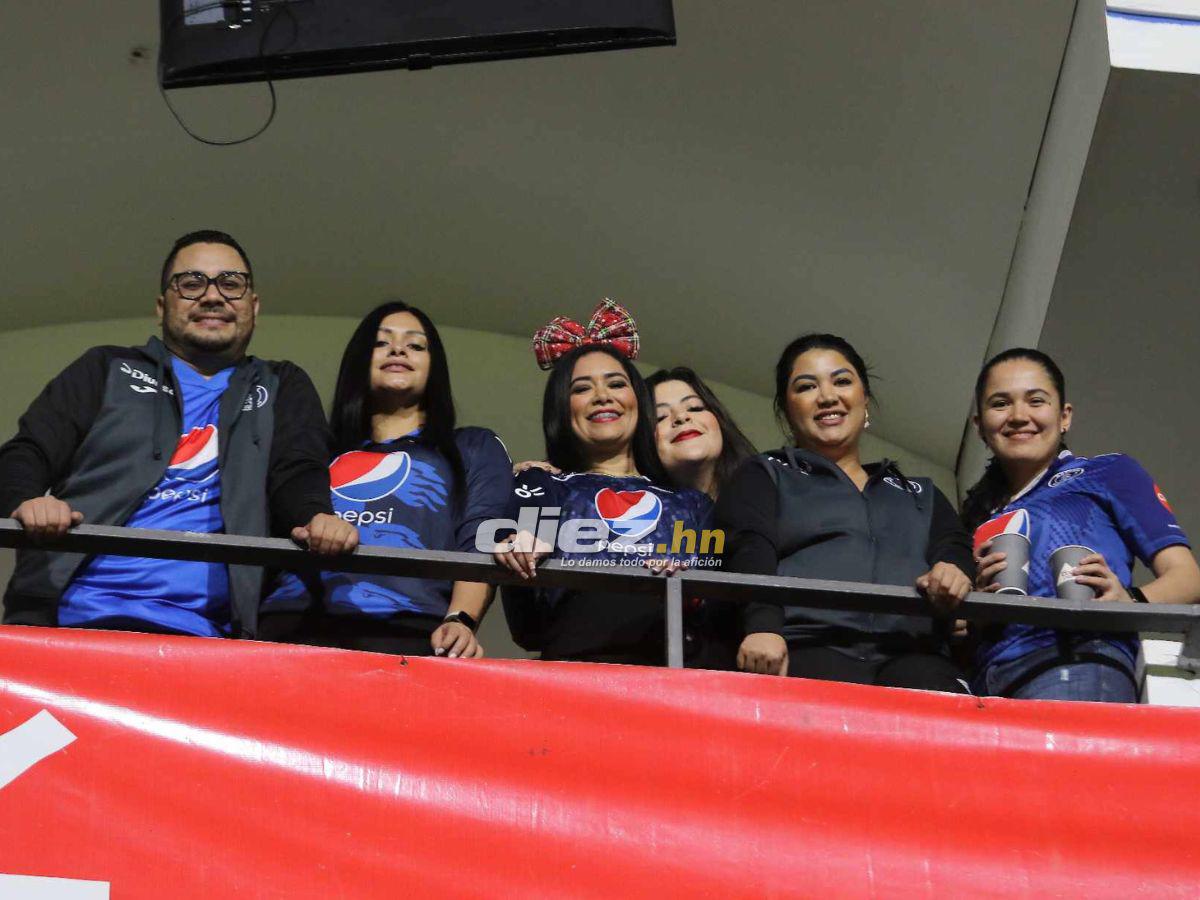 Explosión con Diego Vázquez, las guapísimas hinchas del Motagua y, ¿qué pasó con la mascota del “Ciclón”?