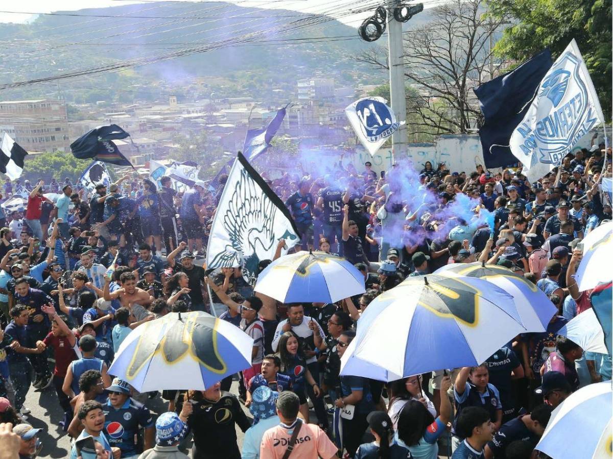 Infierno azul en el Nacional, famosos captados y la fiesta del Motagua en la final