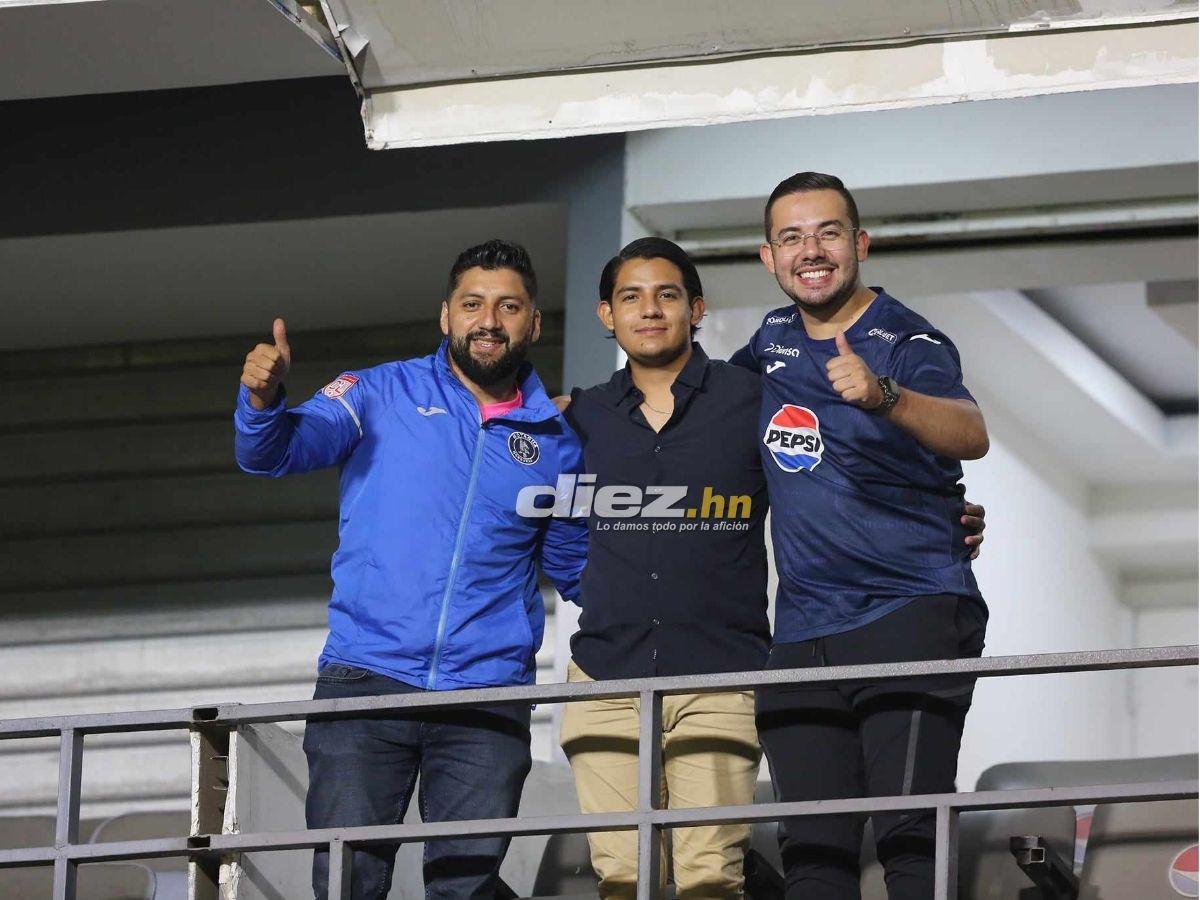 Chica de bolso rosado cautiva, las lindas hinchas del Motagua en el Nacional y novia de Auzmendi se hizo presente