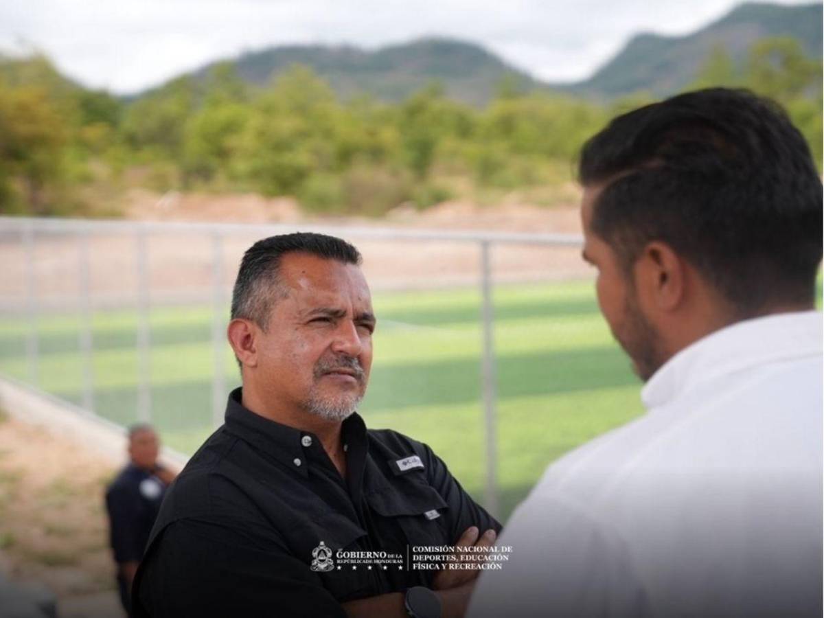 Condepor inaugura moderna cancha sintética en reconocido municipio de Olancho