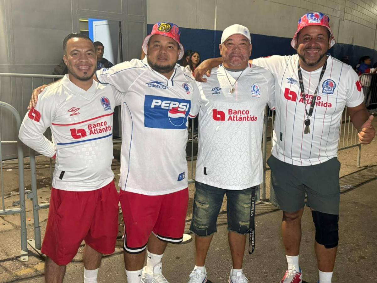Regalo de la Ultra Fiel a los aficionados y largas filas: así se vive el Olimpia-Cartaginés