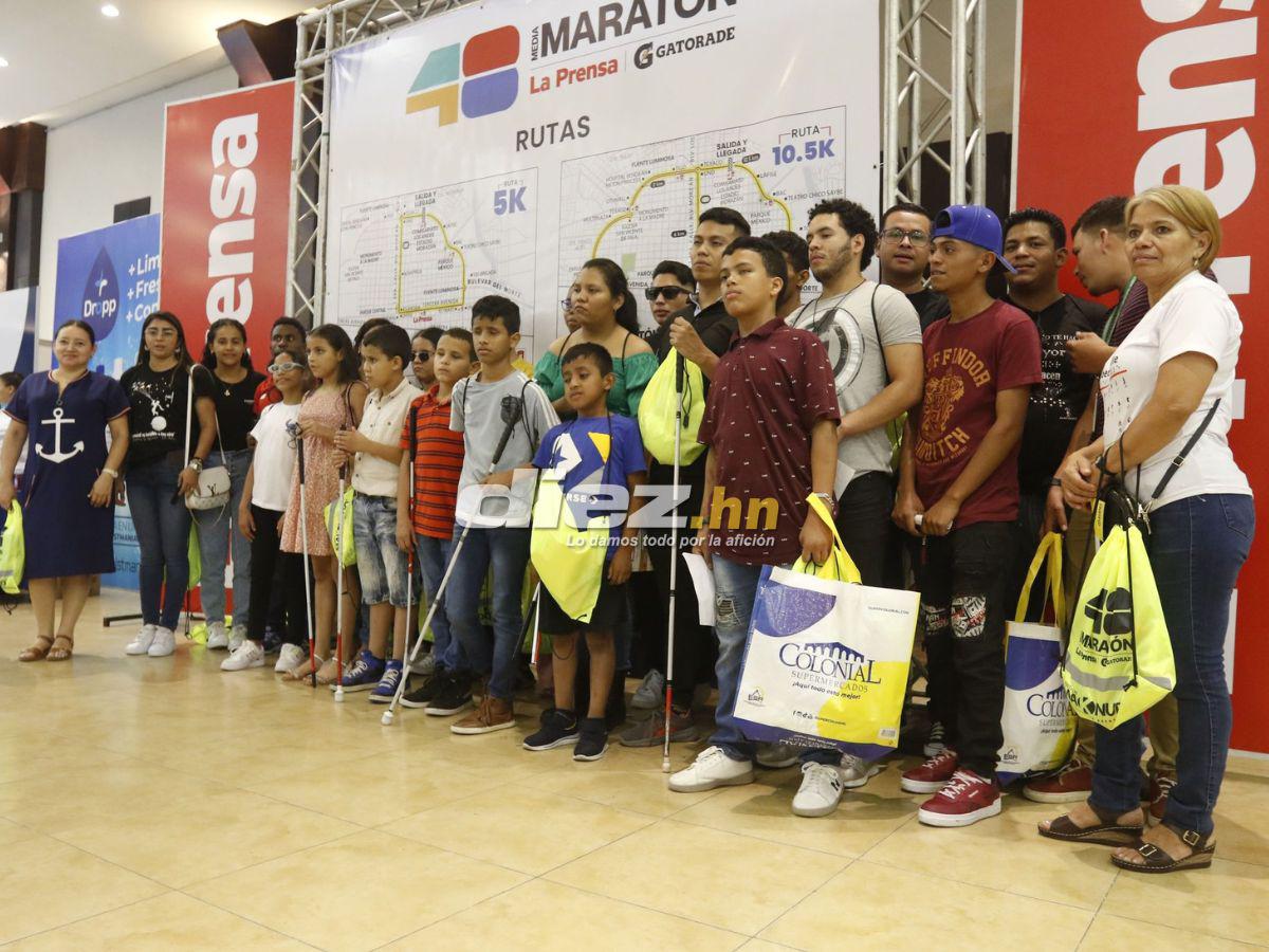 Furor por los kits de la Maratón La Prensa en último día de entrega en Expocentro, ¡llegaron los campeones y bellezas!
