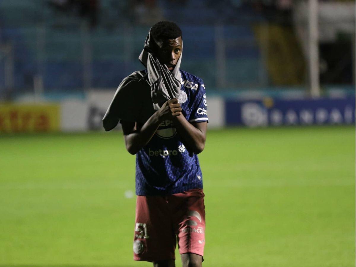 ¡Bochornoso! Las fotos de la tristeza del Motagua tras vergonzosa vapuleada ante Platense y Auzmendi volvió a Honduras
