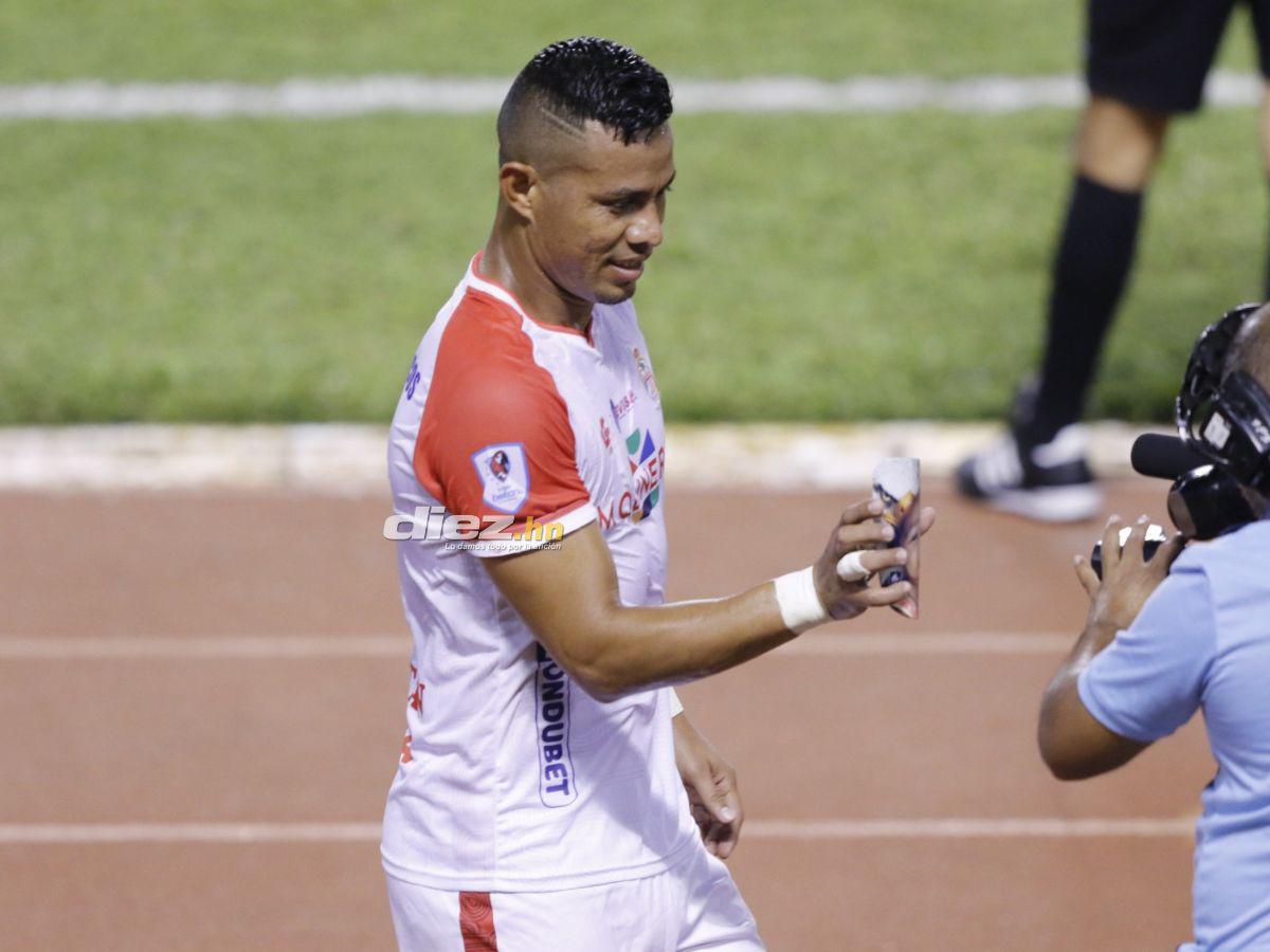 No se vio en TV: La bronca de Carlos Small, tristeza en Real España, locura de Rony Martínez y las hermosas policías en el Olímpico