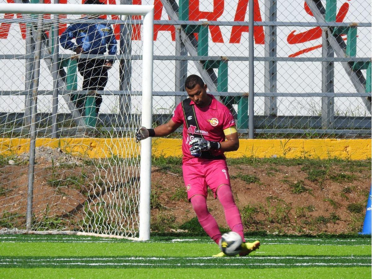 ¡Una mesa de billar! Las fotos que dejó el histórico choque Juticalpa-Génesis en el Estadio Óscar Peralta de Olancho