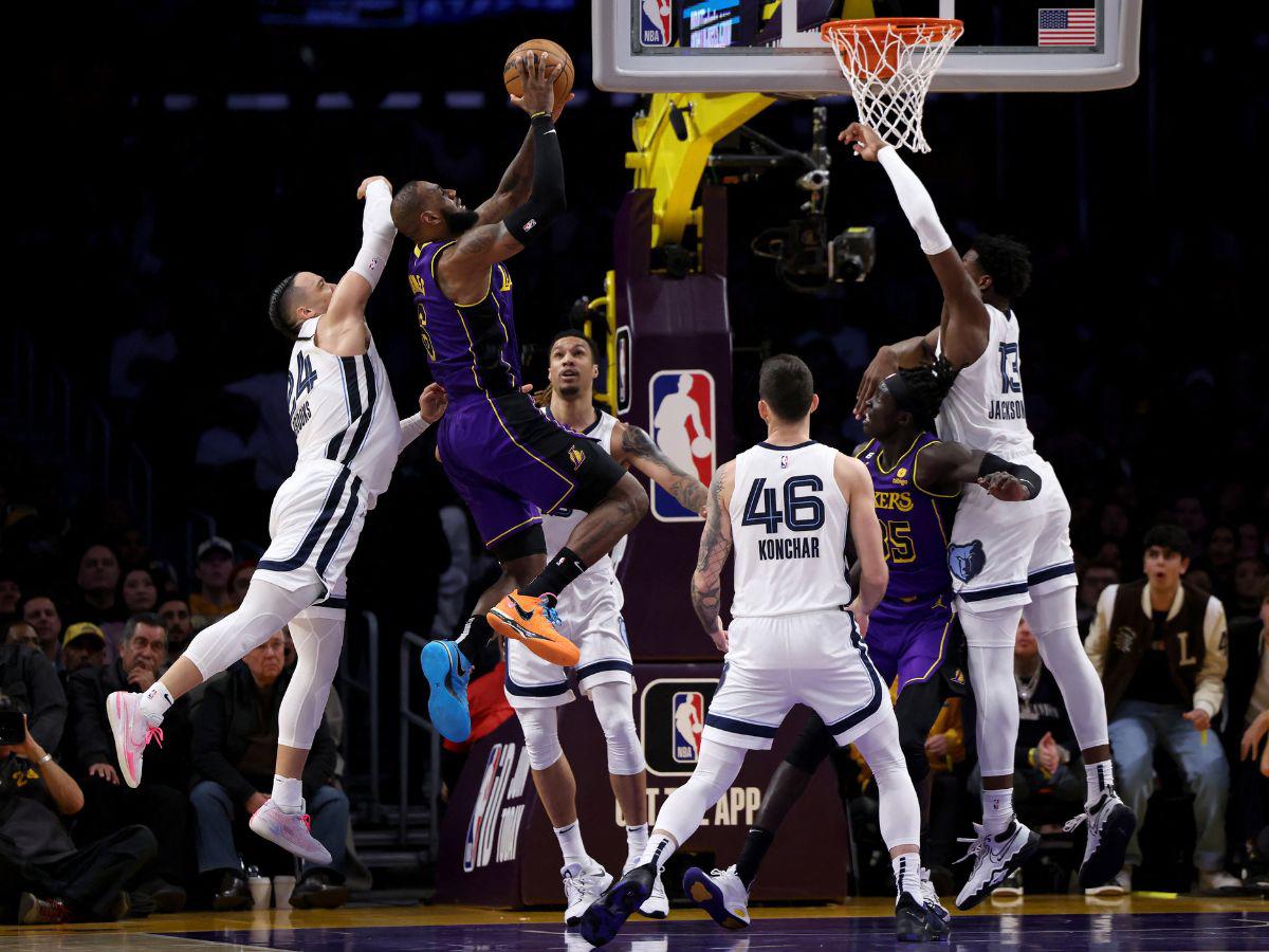 Los Angeles Lakers acaban con la racha ganadora de Memphis Grizzlies con agónica remontada