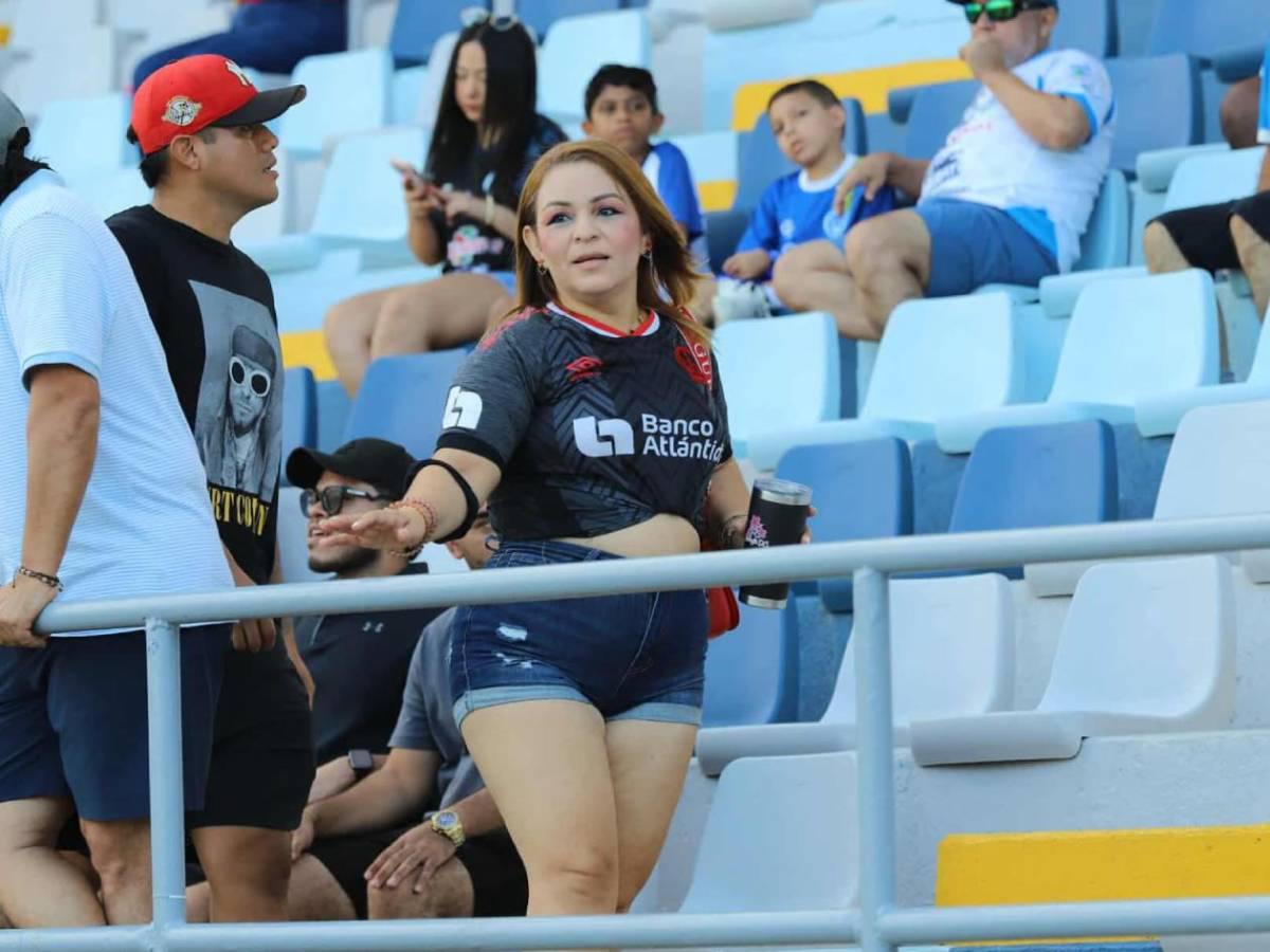 La épica remontada de Olimpia ante Victoria, Jhon Jairo no podía creerlo y las hermosas chicas en el Municipal Ceibeño