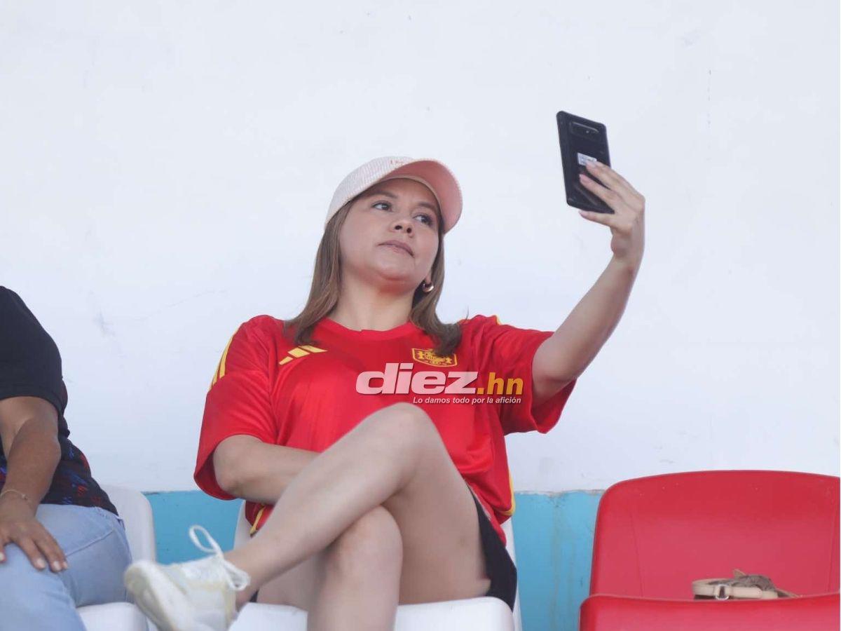 ¿Quién era la chica del Iphone? Las hermosas damas que causaron furor en la previa del derbi Olimpia vs Motagua