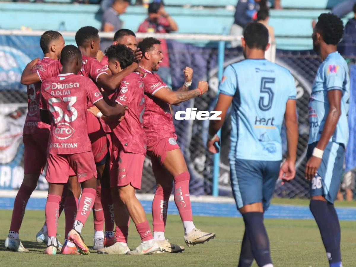 Rodrigo de Olivera celebrando su primer gol del encuentro.