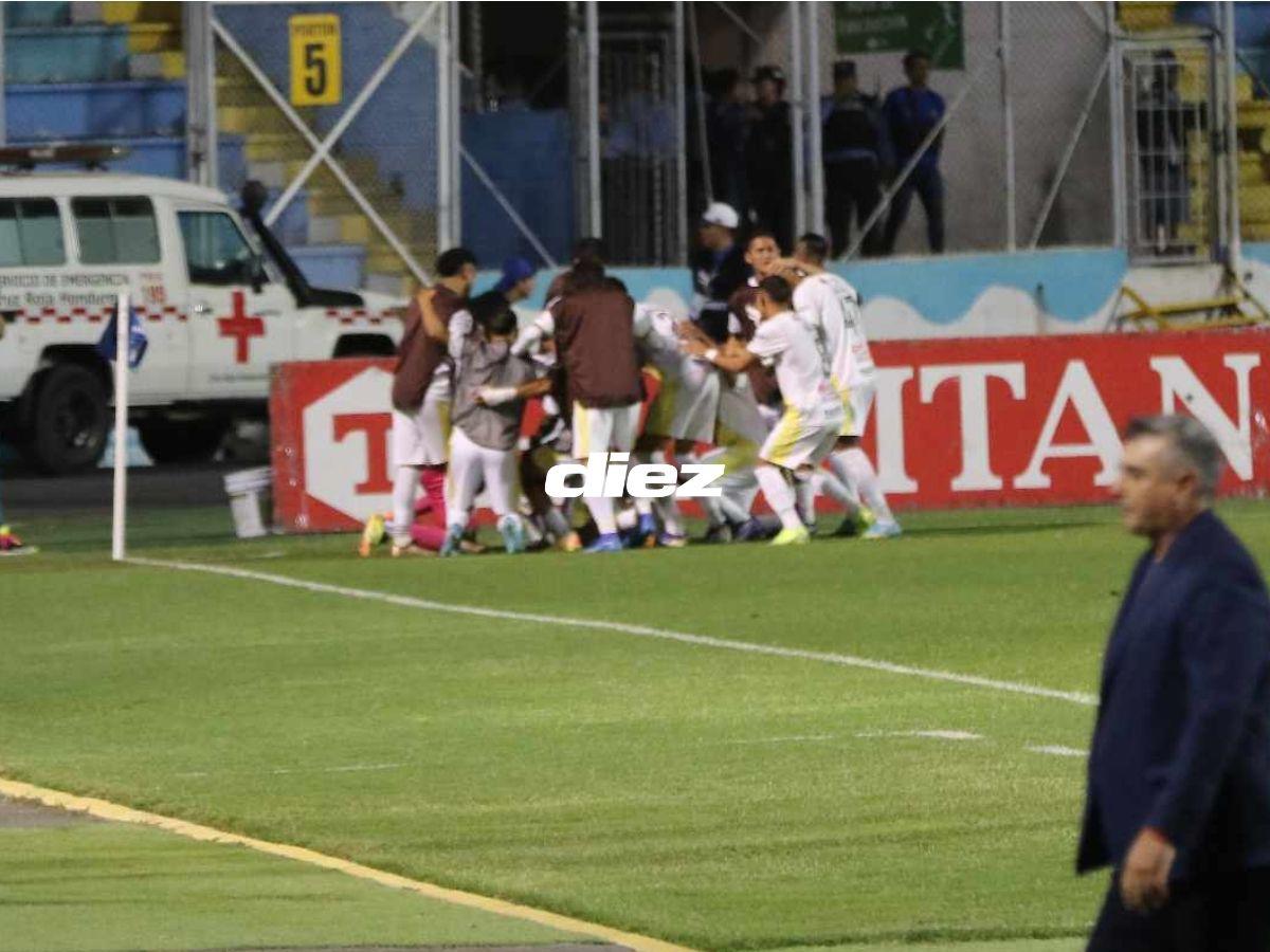 No se vio en TV: Chica viral es captada, bellezas cautivaron en el Motagua-Génesis y el espía en el Nacional