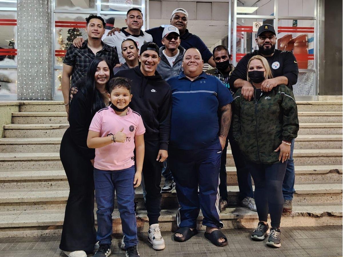 ¡Qué grande! Kevin López reaparece tras salir de Olimpia con un conmovedor gesto en el Hospital Escuela