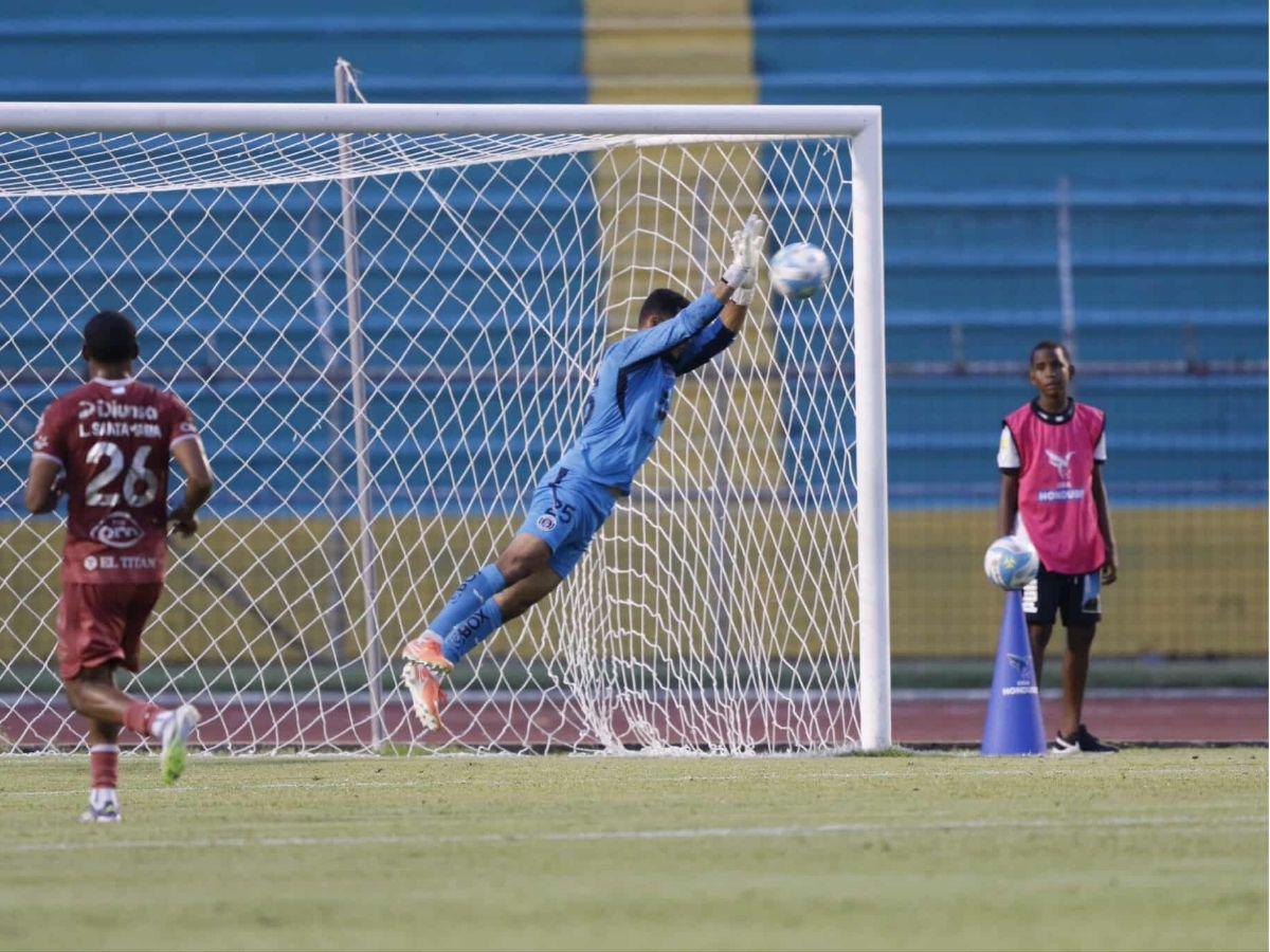 Tiktoker roba suspiros, rabieta de Raúl Cáceres y DT del Motagua se robó el show en sol centro en el Estadio Olímpico