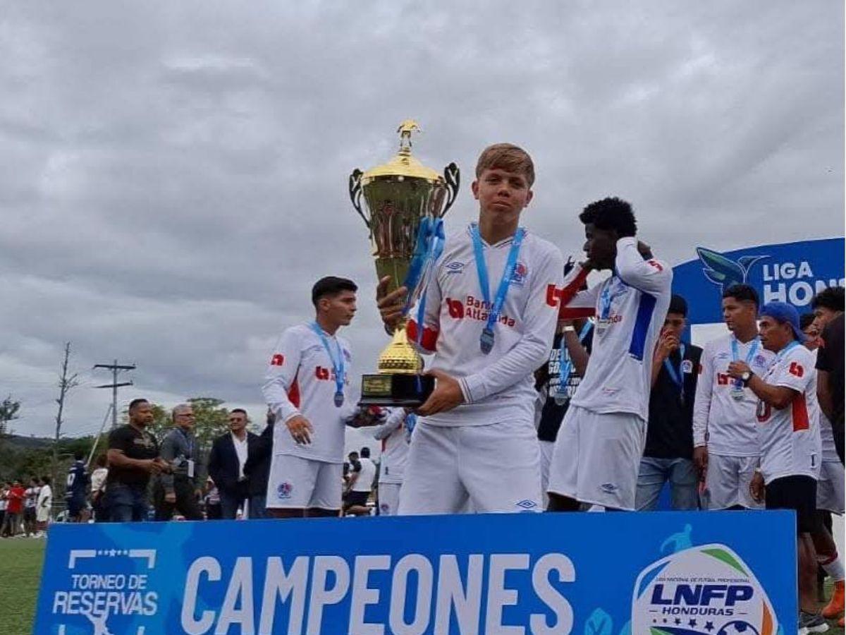 ¡Quedó campeón en Europa! Anthony “El Chele” Ortiz, la nueva promesa de la cantera que ya debutó con el Olimpia