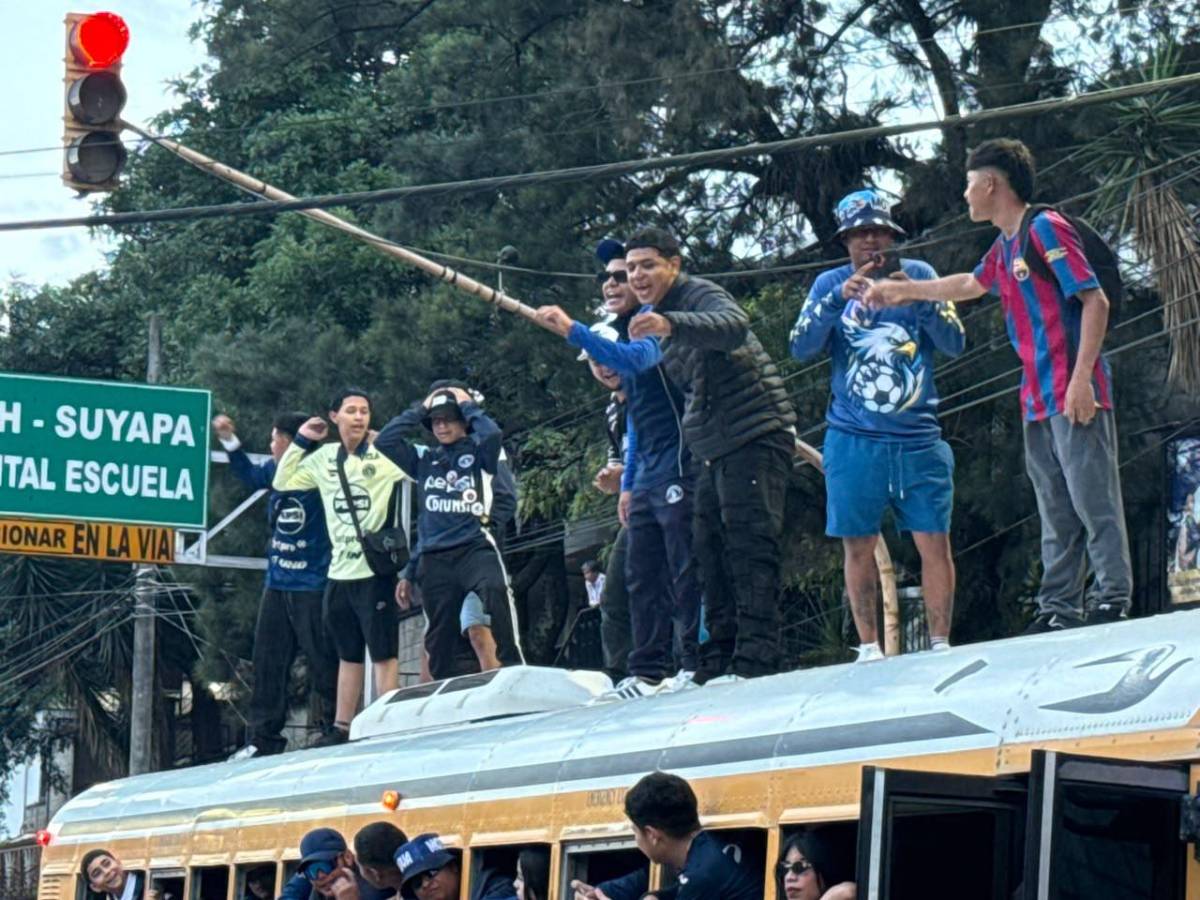 Ambientazo para el Motagua-Alajuelense y las muñecotas en el Estadio Nacional
