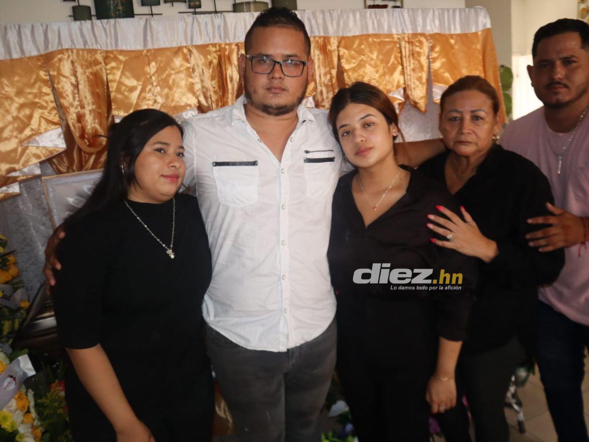 Exjugador derramó lágrimas: Futbolistas y directivos lloran el adiós en velatorio de Hermelindo Cantarero