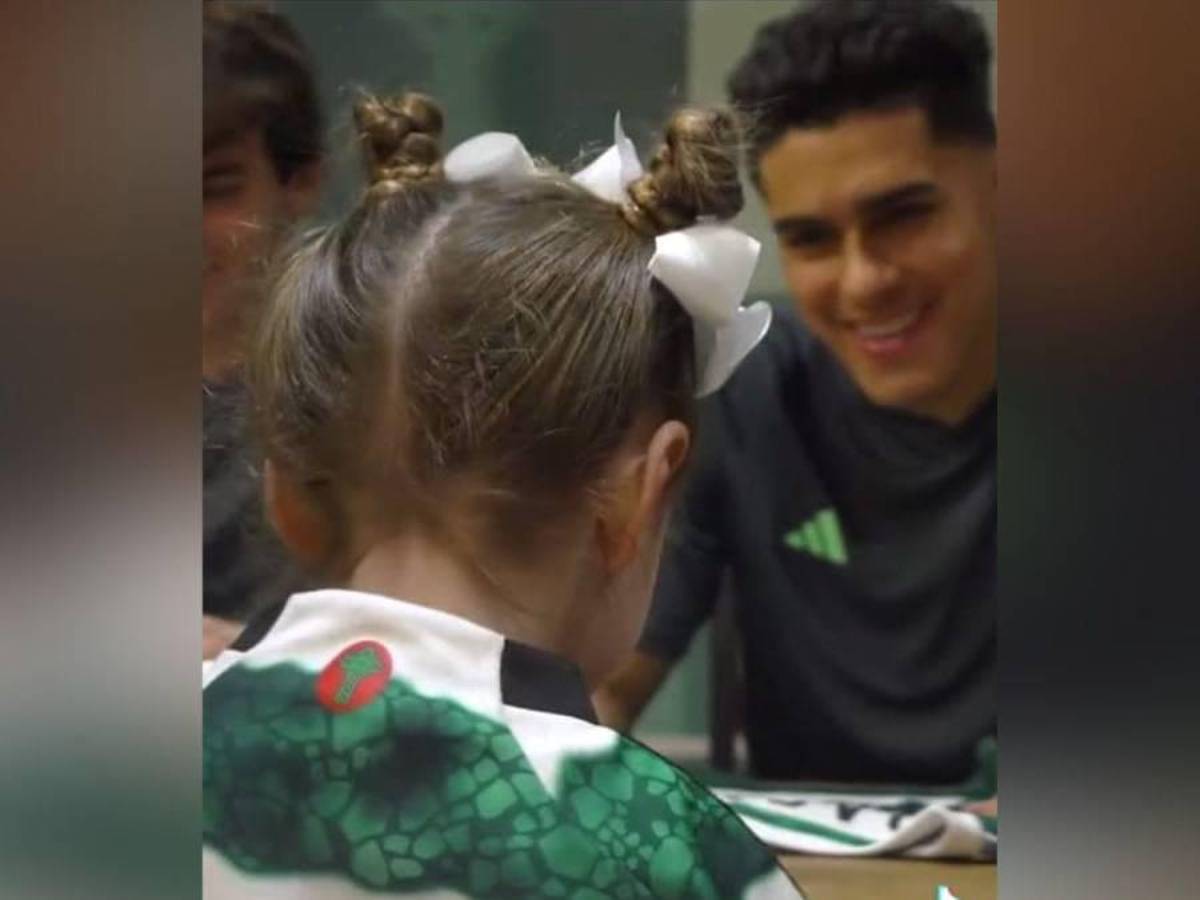 ¡Bichomanía! Luis Palma es sensación en Escocia: Celtic vende souvenirs suyos y los niños lo admiran