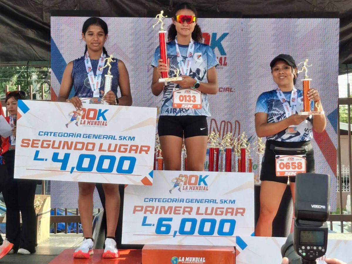 Angie Castro, Ashley Erazo y Esloan Doblado.
