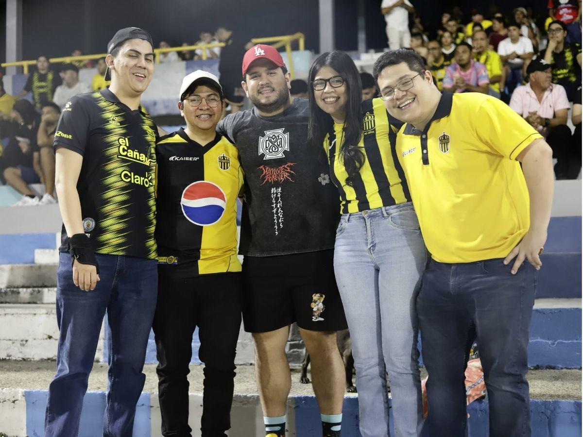 El hincha que casi provoca una tragedia, pancarta pidiendo perdón, preciosa de palco y el karaoke antes de recibir a LAFC