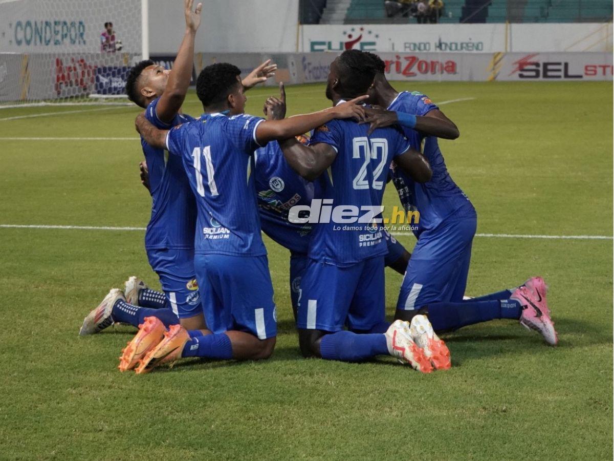 Afición del Real España sorprende con gigantesca manta, Blackburn silenció el Morazán y las bellas chicas