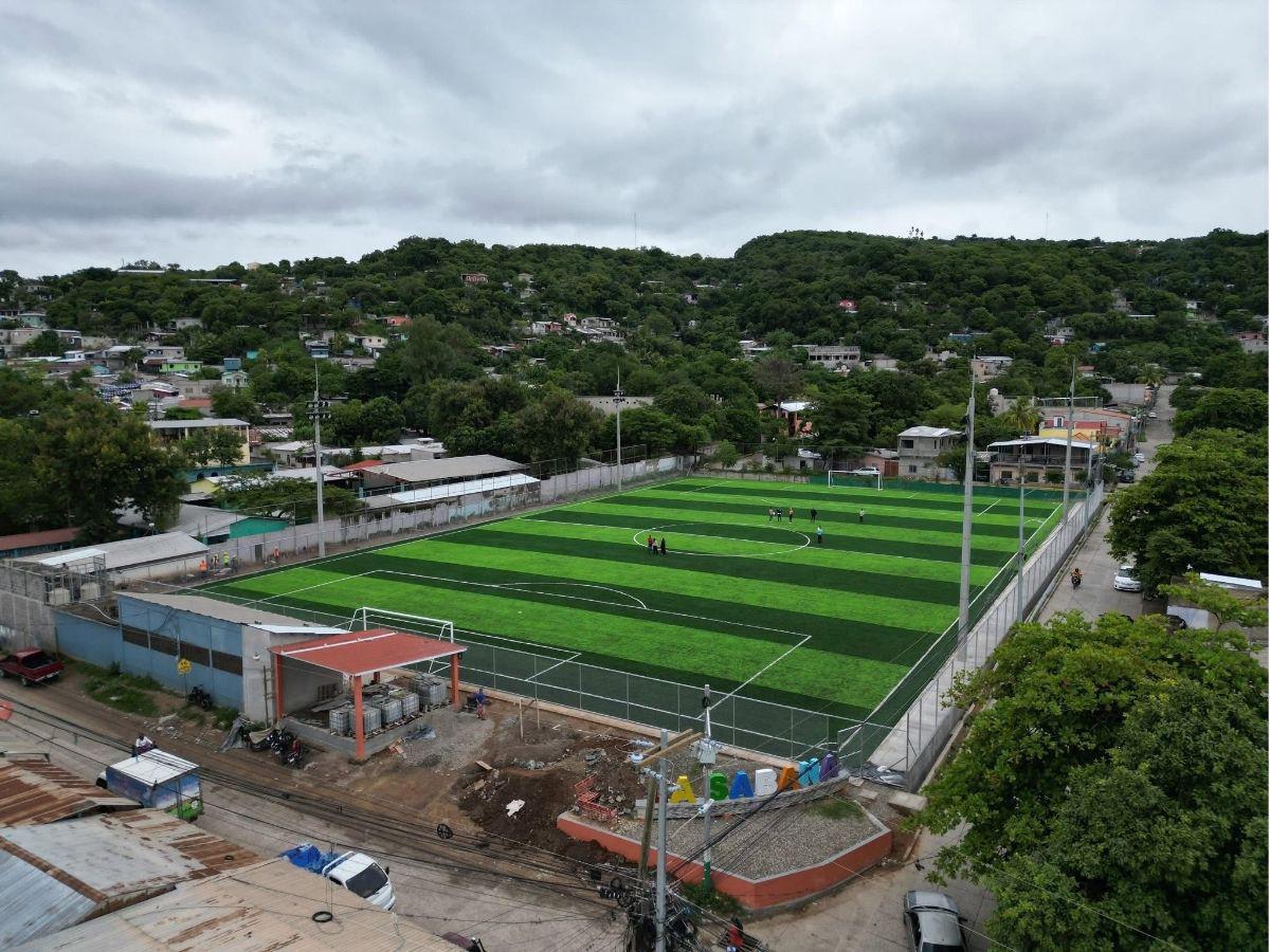 Condepor hace última inspección previo a la inauguración de cancha sintética en Comayagua