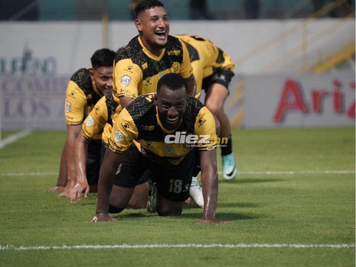 Barra de Real España sacó espectacular manta, chica bella robó suspiros y agarrón de Héctor Vargas con “La Máquina”