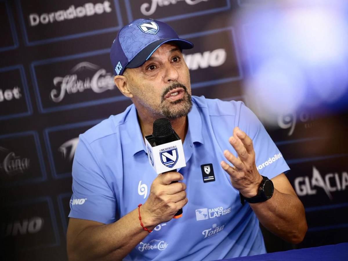 Así es la bella periodista que fue atacada verbalmente por el Fantasma y se defendió