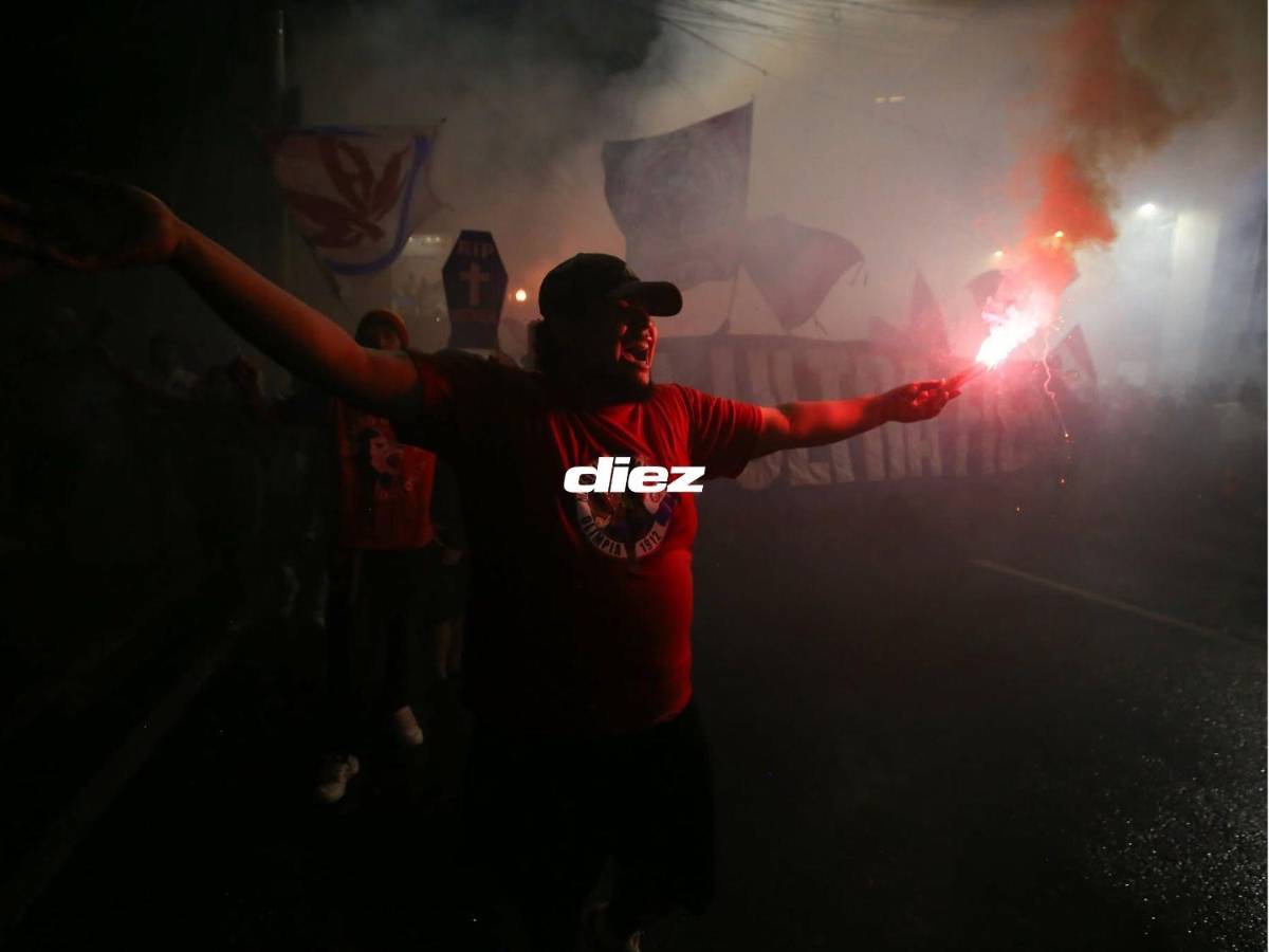 Hinchada de Olimpia inunda las calles del Nacional, dardo a Motagua y chicas cautivan en la previa del clásico
