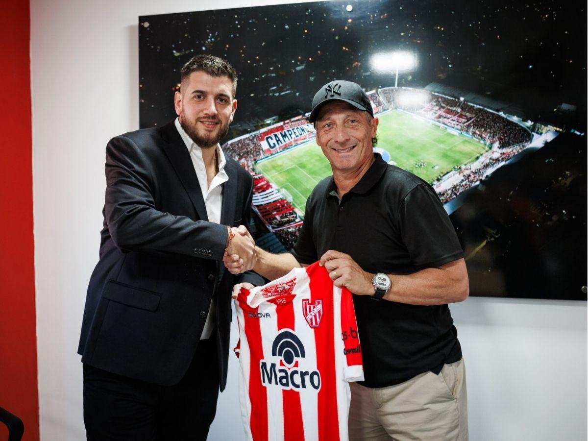 Con la camiseta de Instituto y un invitado de lujo: así fue la presentación de Troglio en su regreso al fútbol de Argentina
