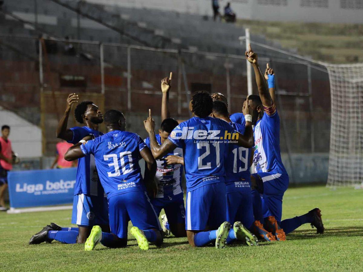 Así festejó Victoria el gol del triunfo que anotó Frelys López en La Ceiba. FOTO: Esaú Ocampo.
