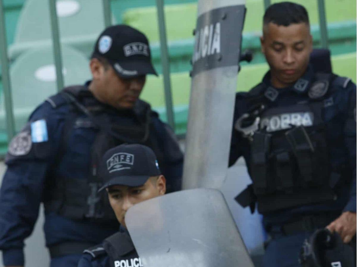 ¿Quién era la guapa de lentes verdes? Marathón pule el Yankel en su centenario y el ambientazo en el clásico de las Emes