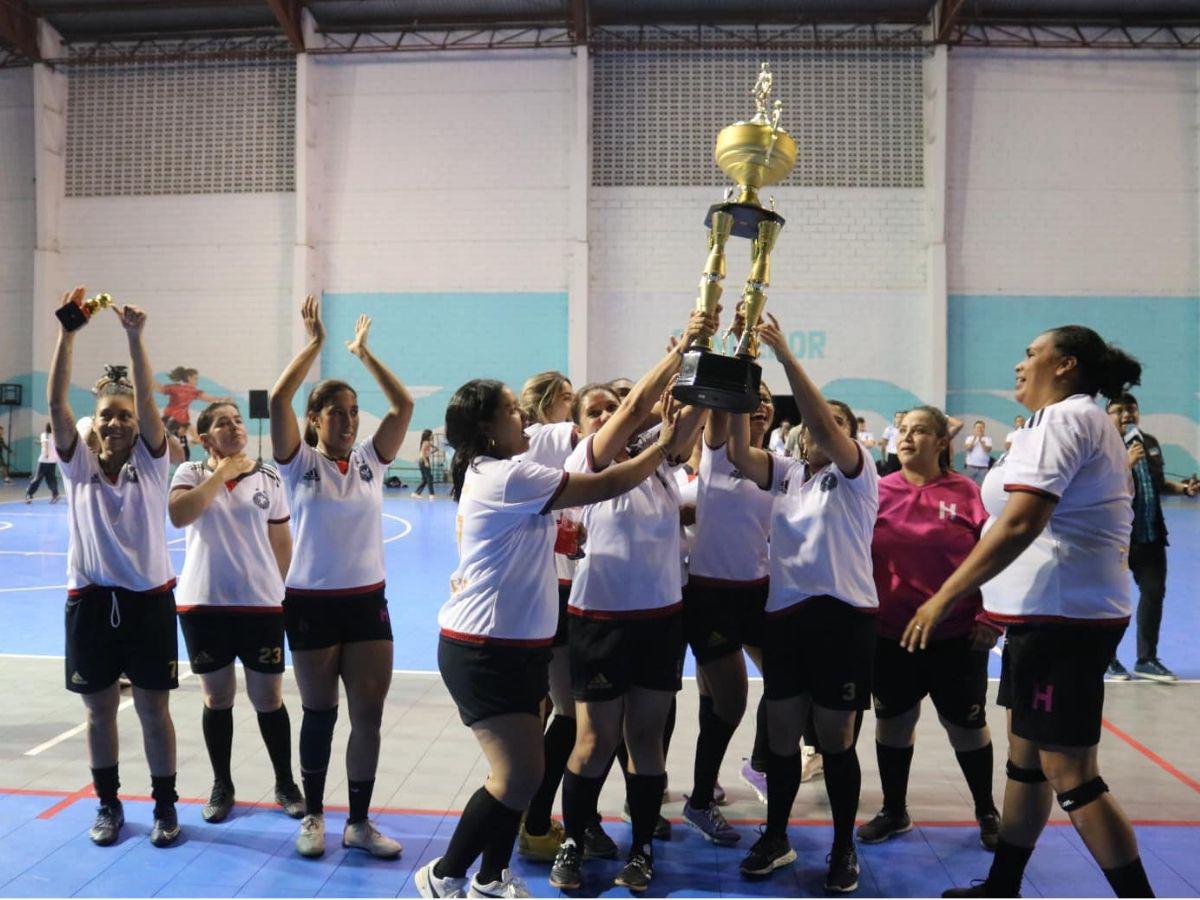 Condepor levantó el cetro de campeonas de la primera edición del torneo de Fustal Xiomara Castro.