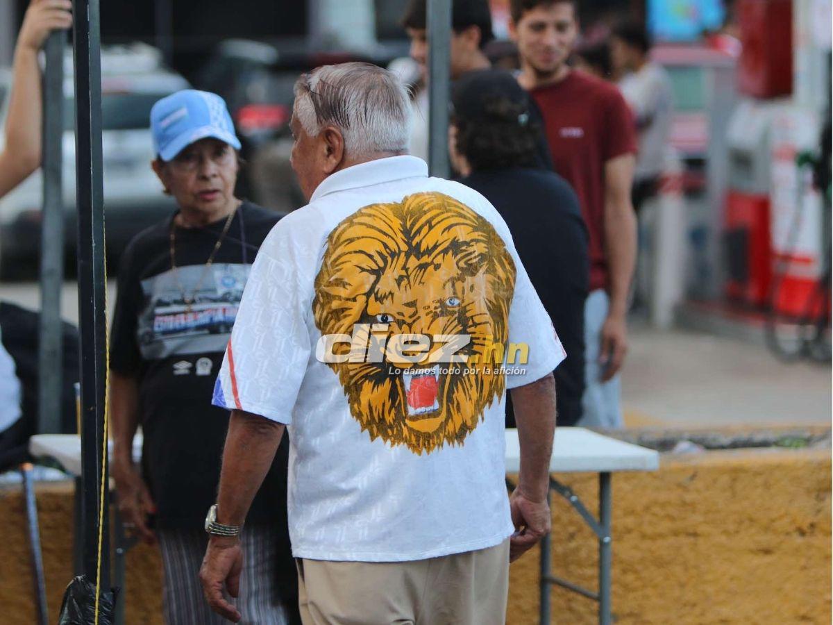 Descomunal show de la Ultra Fiel: así es el infierno que le preparó la afición de Olimpia al Antigua por Copa Centroamericana